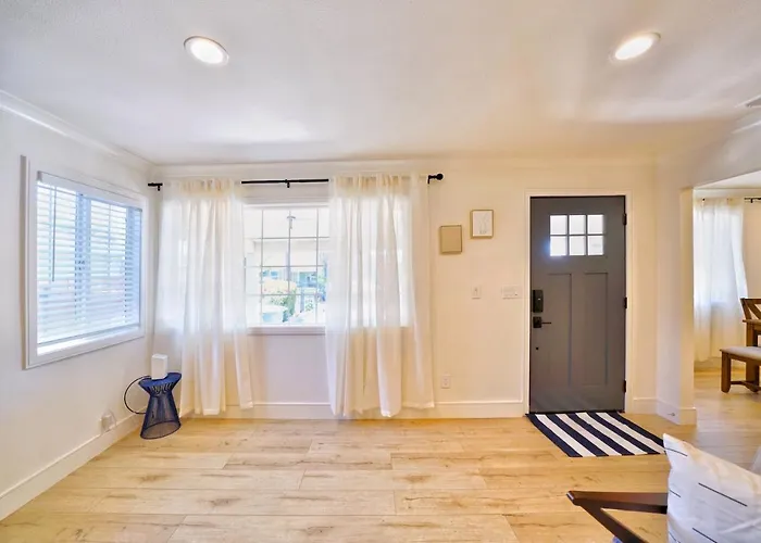 @ Marbella Lane - Vibrant 4Br Rwc Ldry + P