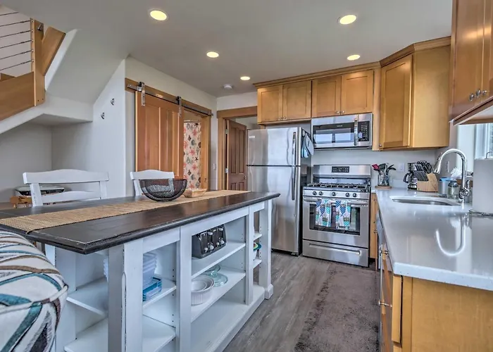 Yachats Gem W/ Private Beach Access, Views
