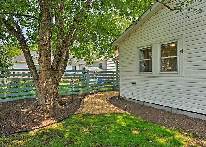 'The Blue Crab Cottage' - 3 Blocks From The Beach!