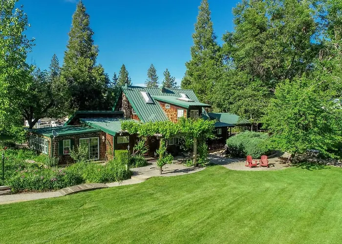 The Davies Family Inn (Adults Only)