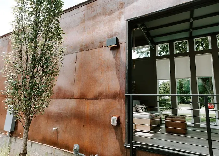 Ironwood Grove, Tiny House Hotel