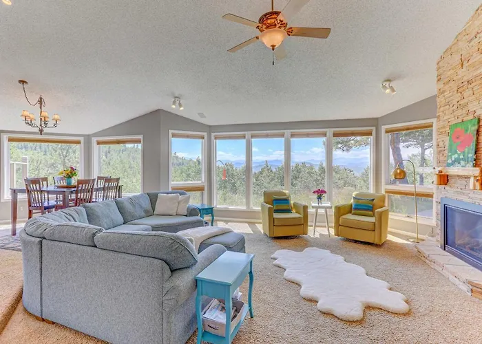 Mountain Views + Hot Tub: Airy Forest Escape!