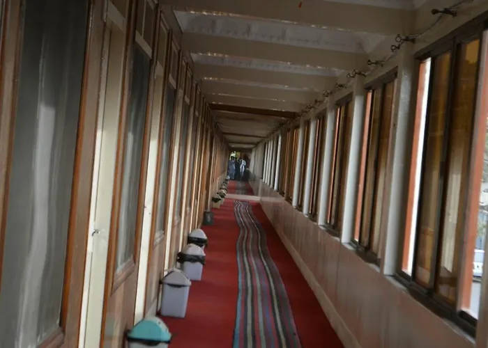 Hotel Deluxe