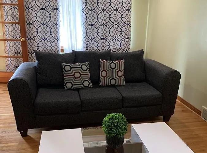 Niagara Falls Private Brick Vacation Home