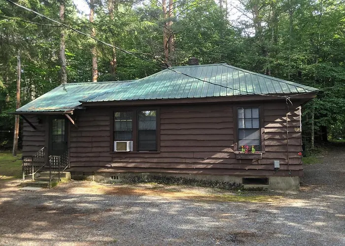 Moreno'S Adirondack Cabins