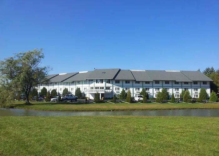 Days Inn By Wyndham Shelburne/Burlington