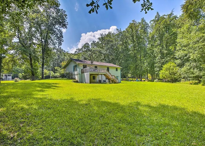 Quiet Home W/ Fire Pit - 1 Mi To Downtown Acworth!