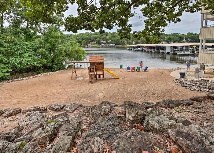 Beach & Pool Access! Lake Of The Ozarks Condo