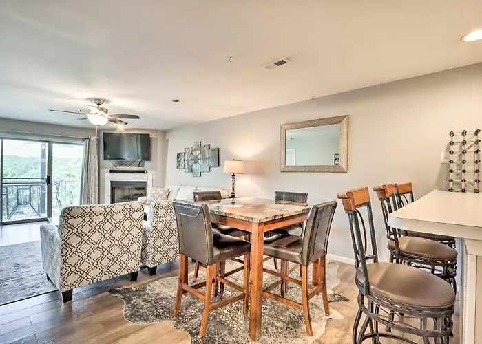 Beach & Pool Access! Lake Of The Ozarks Condo