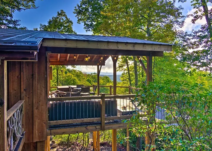 Couples' Treehouse Retreat W/ Hot Tub & Views