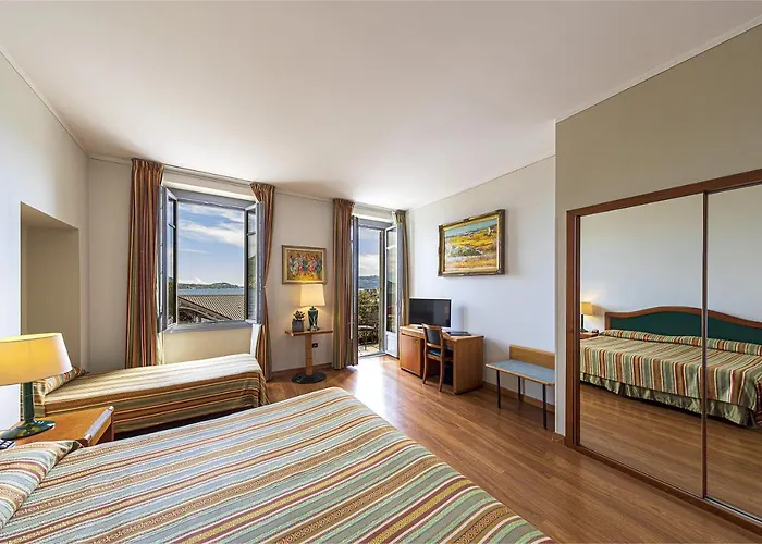 Intra Hotel