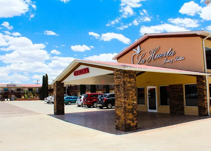 La Huerta Inn & Suites