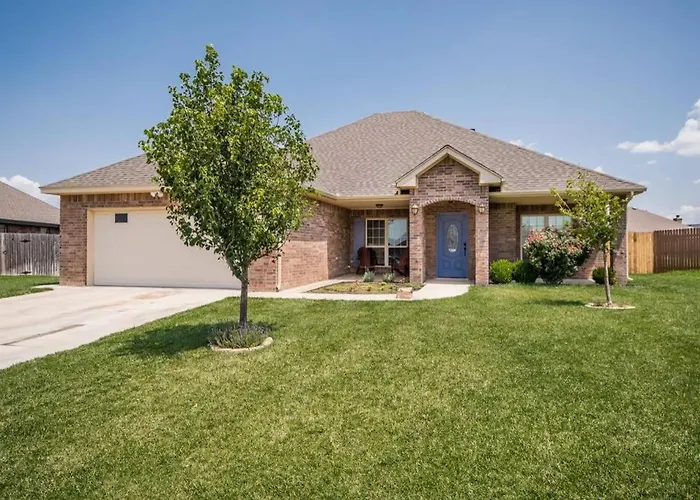 Cheerful 3 Bedroom Home, King Bed, 10 Min From Palo Duro Canyon, Fireplace, Washer Dryer
