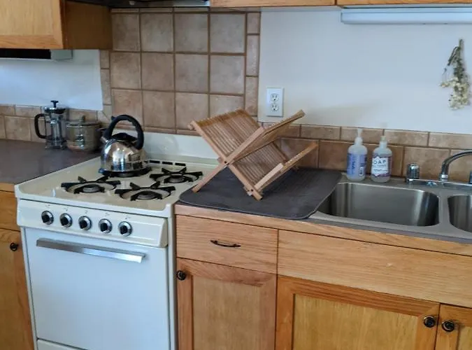 Studio Apartment 15 Minute Walk To Plaza