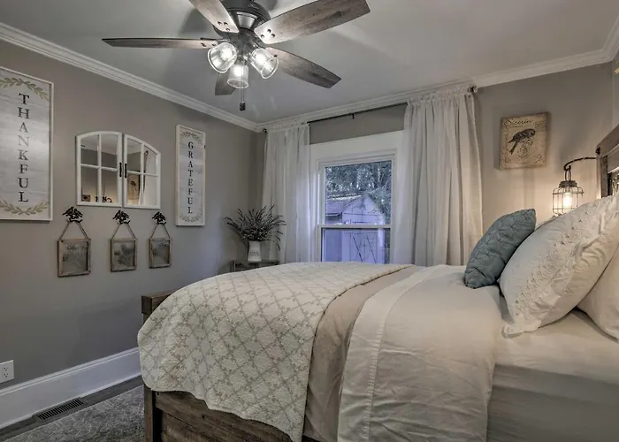 Cedar Falls Country Cottage Near The Zoo!