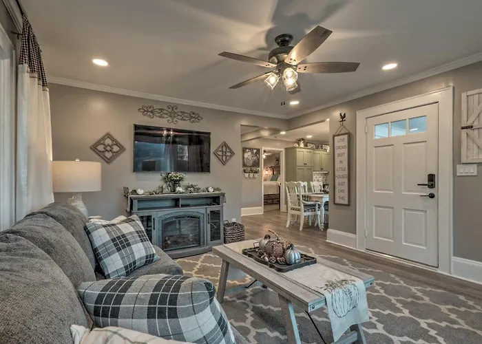 Cedar Falls Country Cottage Near The Zoo!