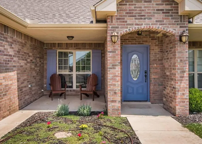 Cheerful 3 Bedroom Home, King Bed, 10 Min From Palo Duro Canyon, Fireplace, Washer Dryer