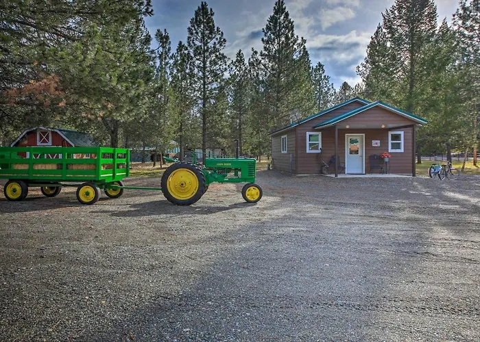 Pet-Friendly Libby Cottage W/ Mountain Views!
