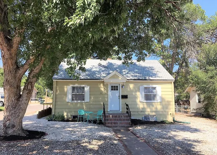 Close To Unc With Great Yard, Firepit & Free Bikes!