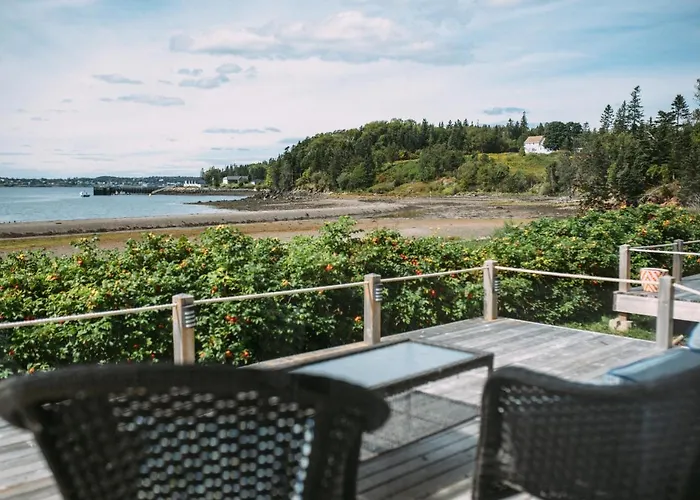 Friars Bay Inn & Cottages
