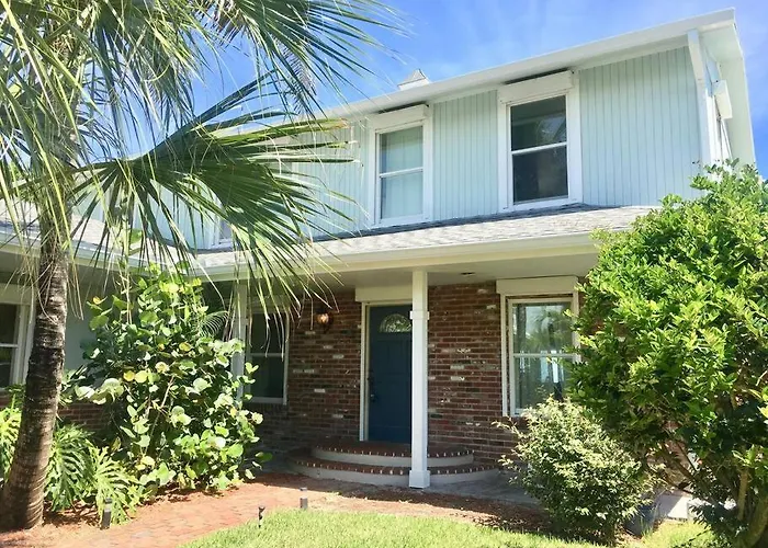 Oceanfront Elegance: 6BR Beach House with Hot Tub & Views
