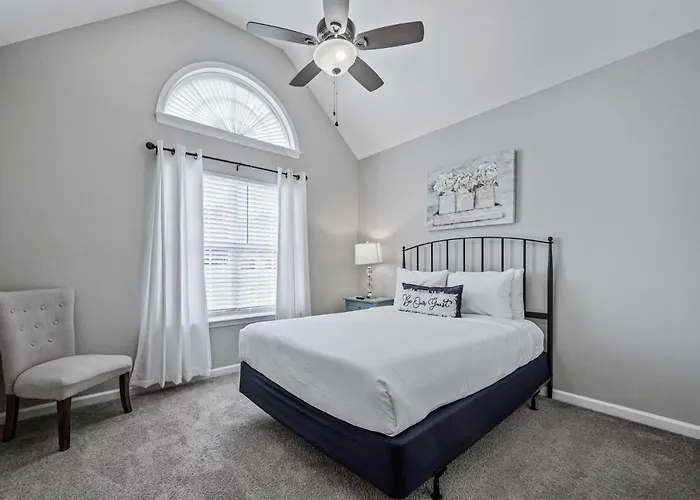 Pet-Friendly 3Br House With Garage Near Lakepoint!