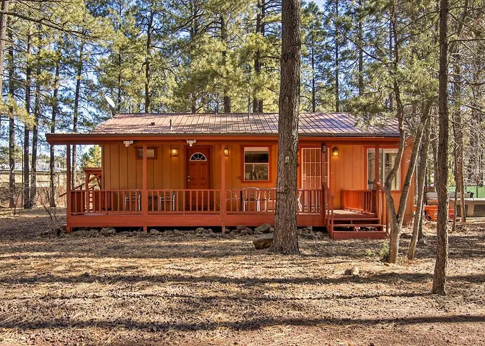 3-Cabin Pinetop Compound W/ Hot Tub & Yard