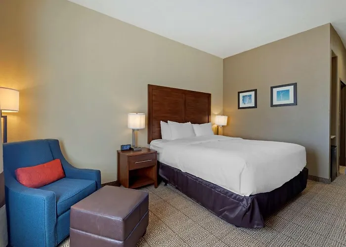 Comfort Inn & Suites Harrah