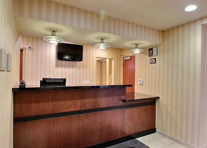 Boarders Inn & Suites By Cobblestone Hotels - Oshkosh