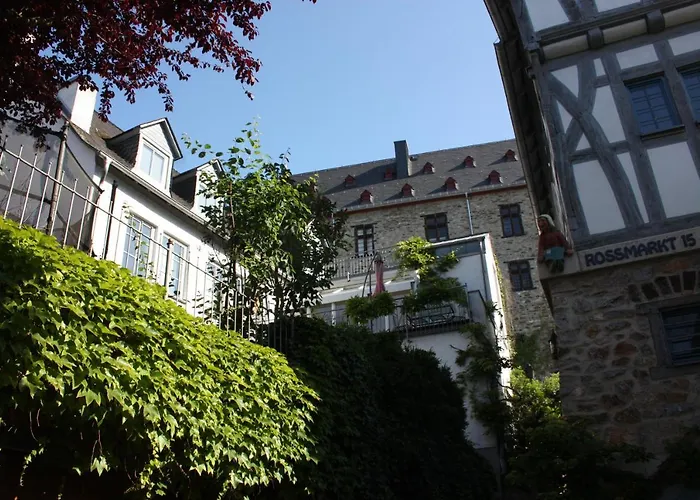 Gleich neben Dom und Schloss