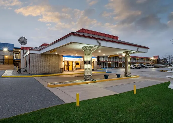 Super 8 By Wyndham Perrysburg-Toledo