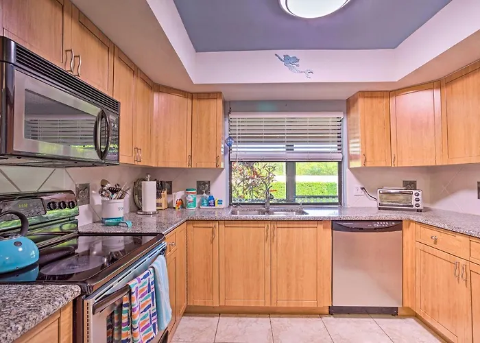< 1 Mi To Jensen Beach: Home W/ Community Perks!