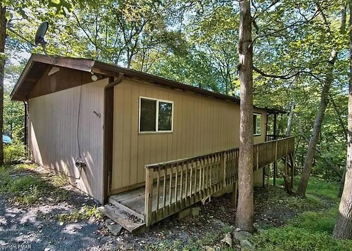 Clubhouse Lakeview Chalet