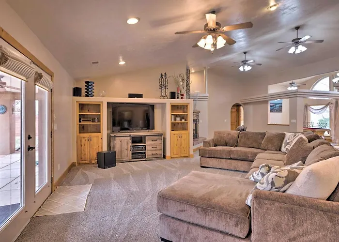 Hurricane Home W/ Pool & Spa ~ 25 Mi To Zion!