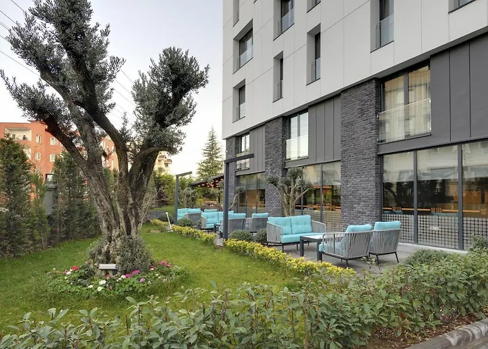 Leo Suites