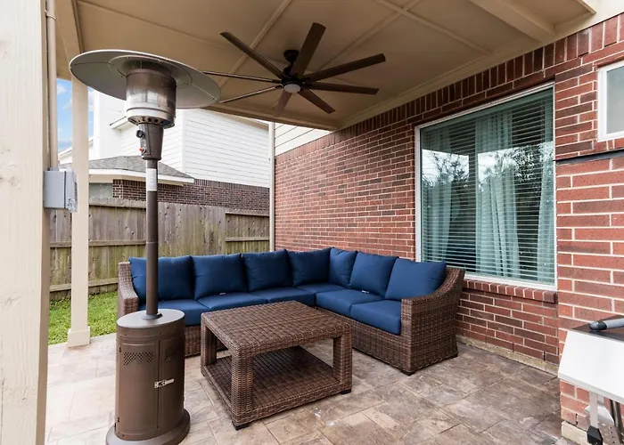 Upscale 4Br Cypress Home W Pool, Hot Tub, Theater, Sleeps 20