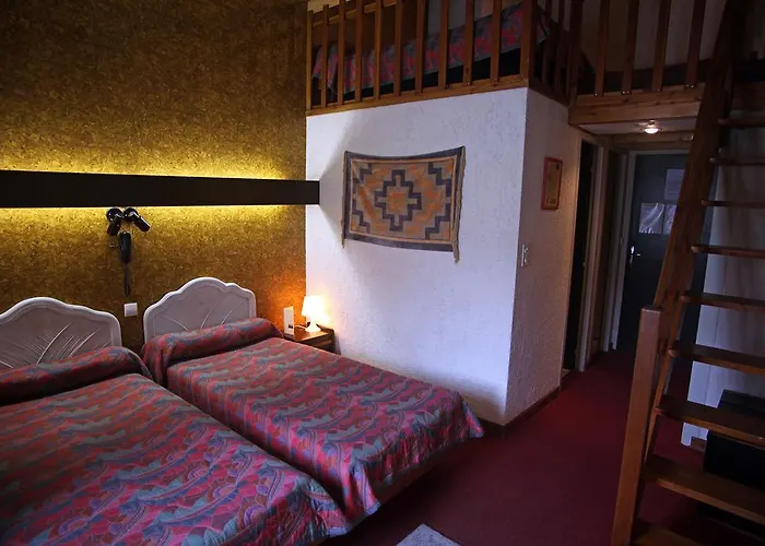 Logis Hotel Restaurant Auberge Du Peras