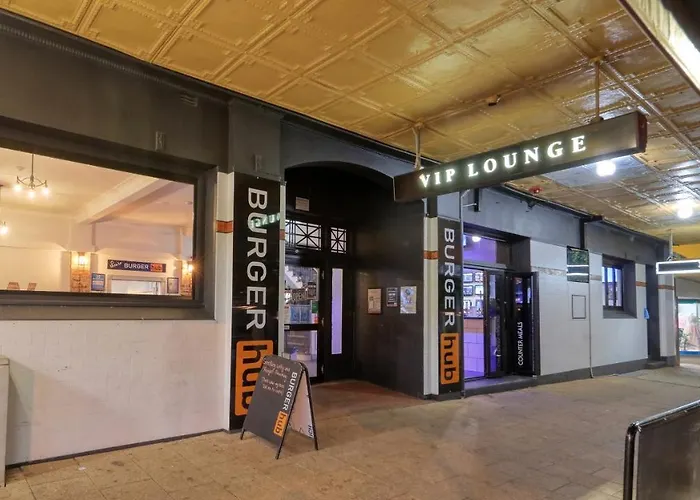 Broadway Hotel