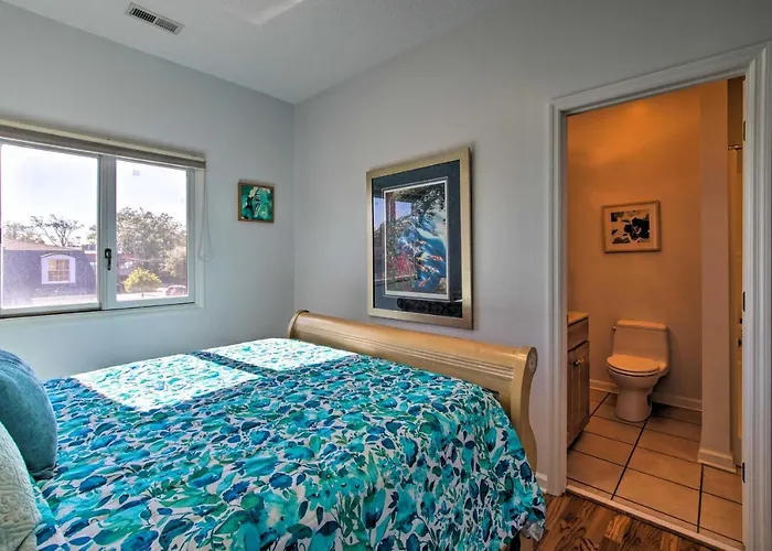 1/2 Mi To Riverwalk! Historic Dtwn Southport Condo