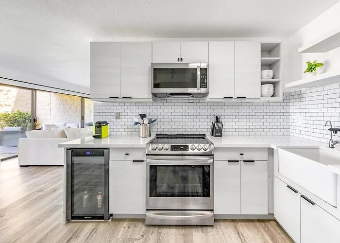 Newly Renovated Condo With Sup Paddle Boards And Golf Clubs Included