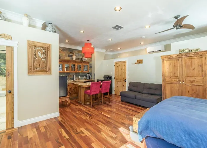 Lotus Mountain Suites East Suite