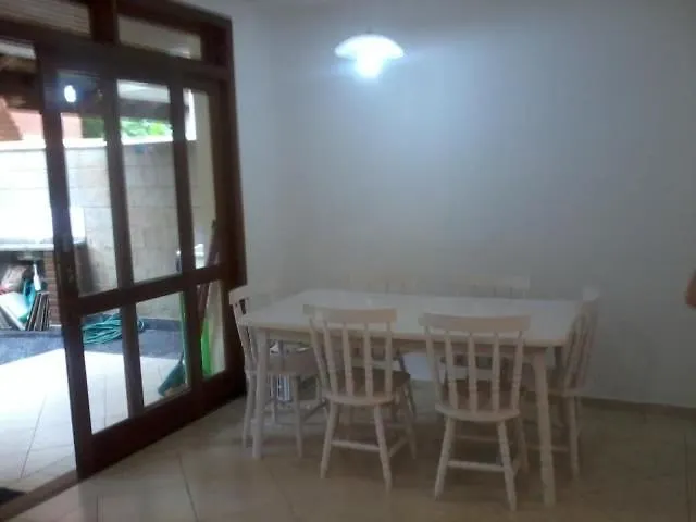 Casa em Juquehy, condomínio com piscina, área verde a 700 m da praia