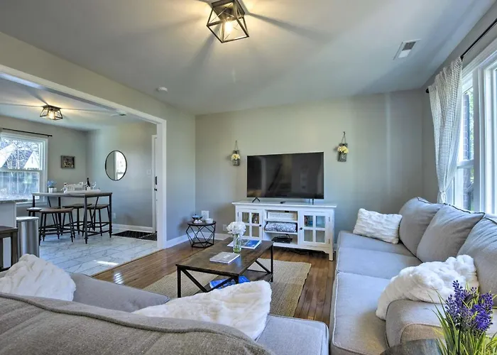 Sunny Family Home, 3 Mi To High Point Market!