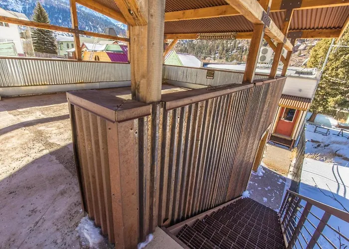 Lotus Mountain Suites West Suite