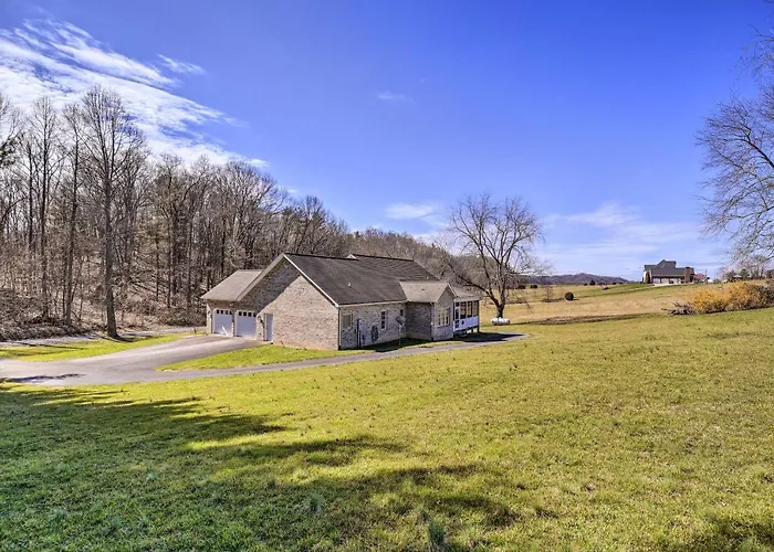 Pet-Friendly Abingdon Abode W/ Yard & Grill!