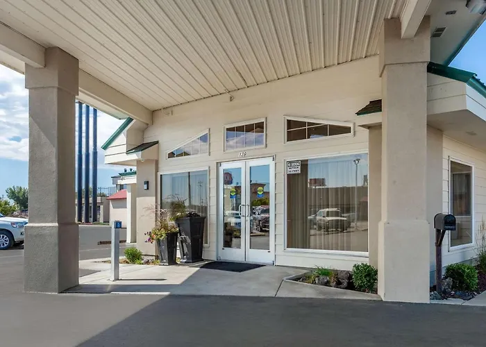 Rodeway Inn & Suites Ontario