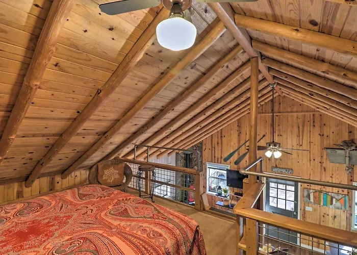 Scenic Greers Ferry Cabin W/ Deck + Fire Pit!