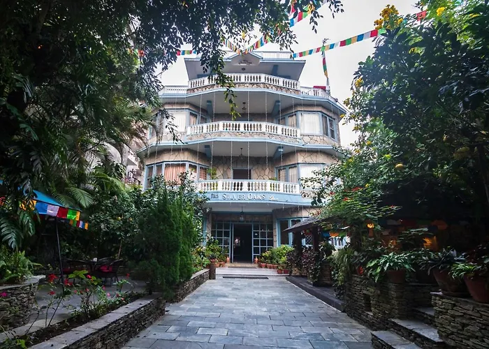 Hotel Silver Oaks Inn