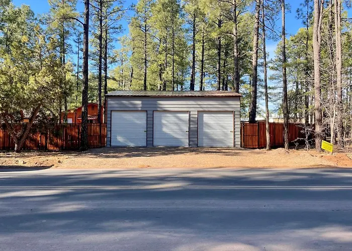 3-Cabin Pinetop Compound W/ Hot Tub & Yard