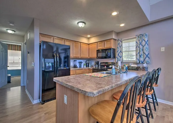 Deck, Lake Views! Group Getaway In Osage Beach